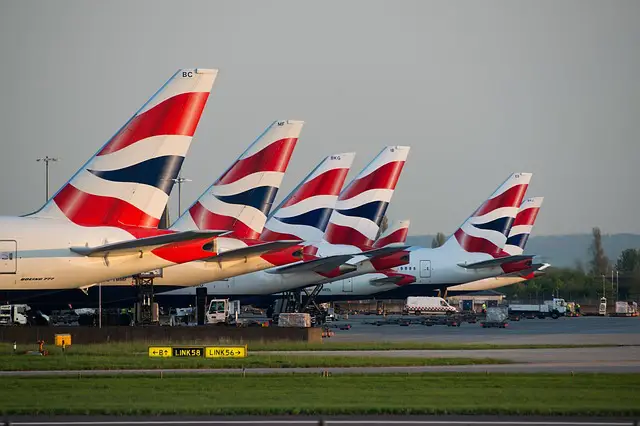 O aeroporto internacional de Heathrow, em Londres, é o maior aeroporto da Europa e o terceiro maior do mundo em movimento de passageiros 