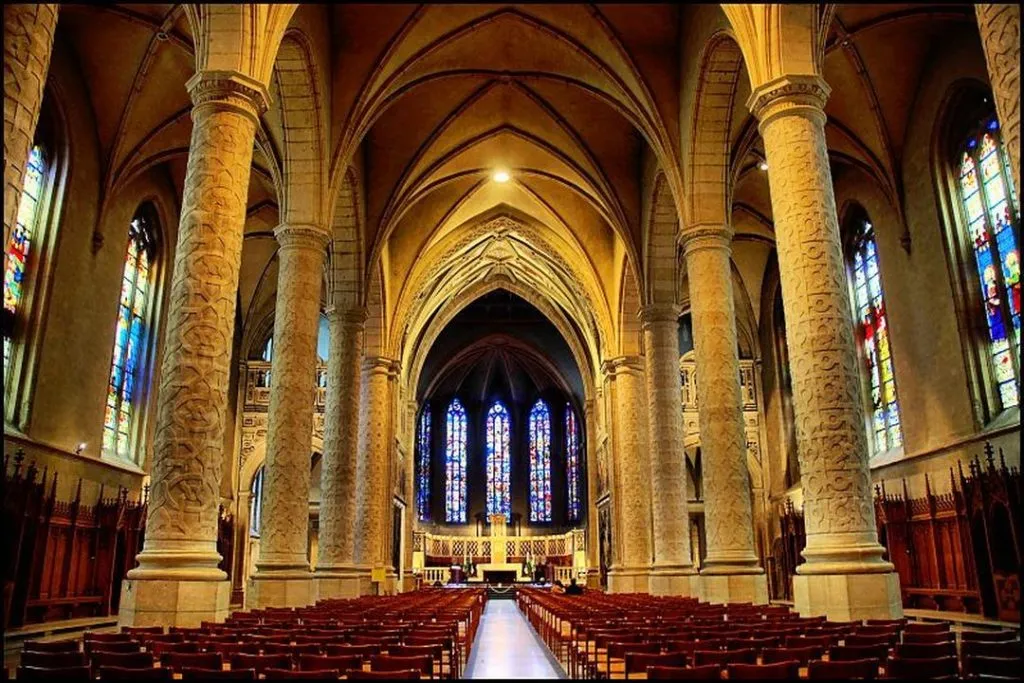 A  Catedral de Notre-Dame de Luxemburgo é um destino imperdível para quem visita o país.