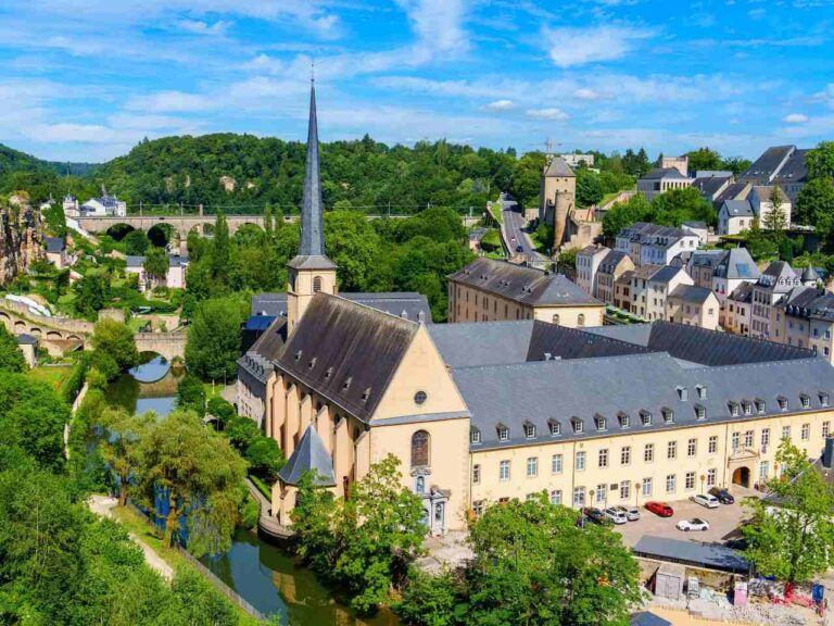 Viajar para Luxemburgo e visitar pontos turísticos