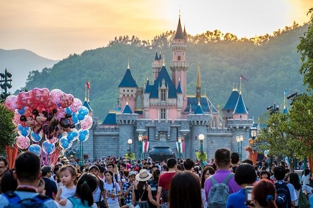 Estrangeiros que querem trabalhar por uma temporada na Disney podem se inscrever no  Cultural Exchange Program.