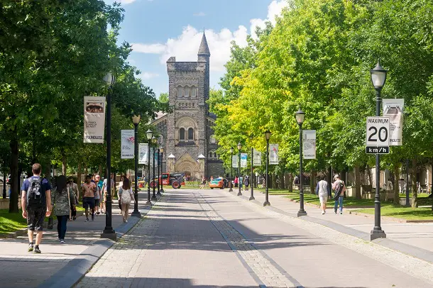 Universidade de países como França e Canadá (foto) também exigem a nota do ENEM como parte do processo seletivo para estudantes brasileiros.