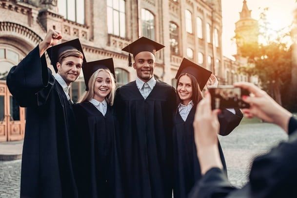 Através do Erasmus Mundus você pode ter a chance de estudar em uma universidade internacional.