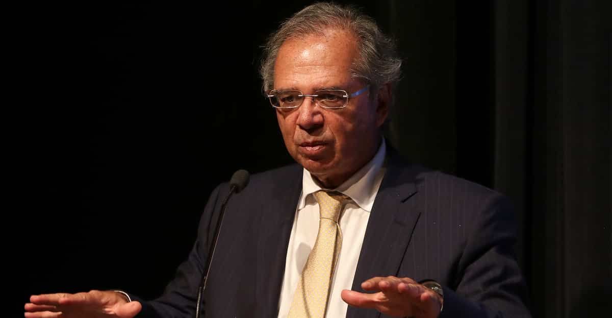 Quase saída de Paulo Guedes traz volatilidade ao dólar