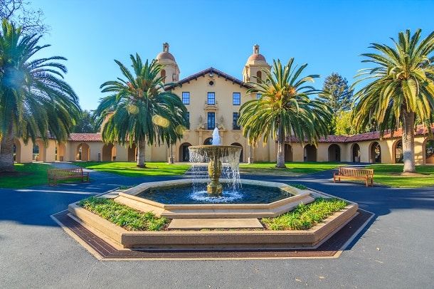 No ranking QS Global, Stanford se destaca e já é considerada a segunda melhor universidade do mundo.