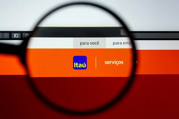 O Itaú cobra elevadas tarifas para realizar transferências internacionais. Use a Remessa Online para economizar.