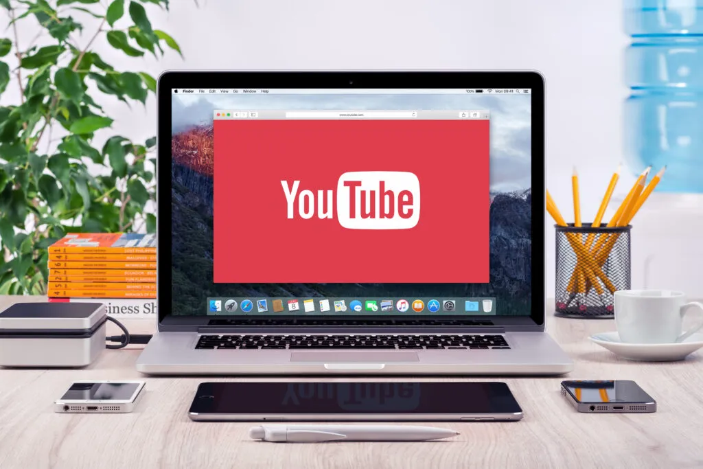 shutterstock 293731811 1024x683 - Como receber dinheiro do YouTube: dicas para retirar seus pagamentos