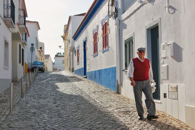 Veja como se aposentar e ir morar em Portugal