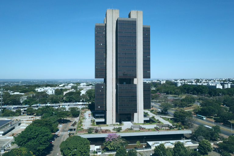 Reunião do Copom de hoje manteve Selic inalterada em 13,75%