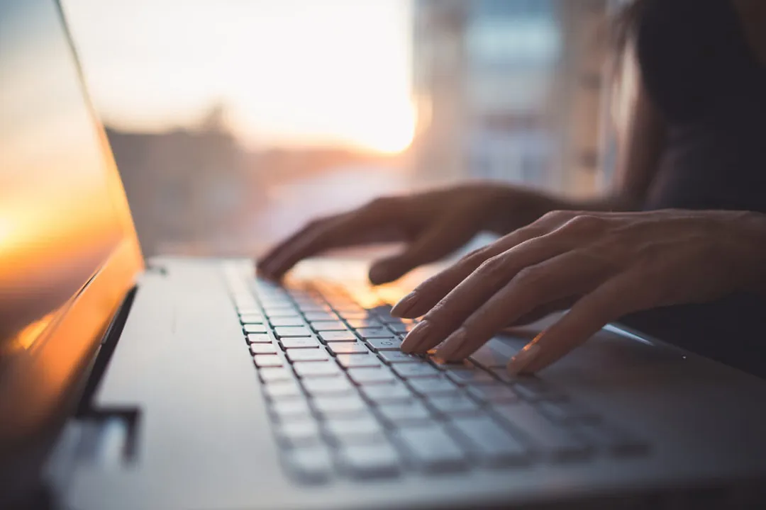 Trabalhar como Digitador online vale a pena? É confiável? – Copywriting  para Afiliados