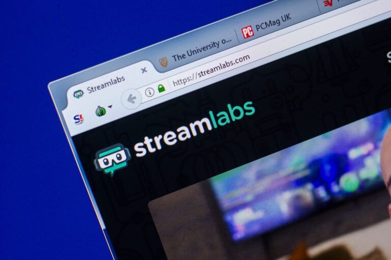 Streamlabs aberto em um computador.