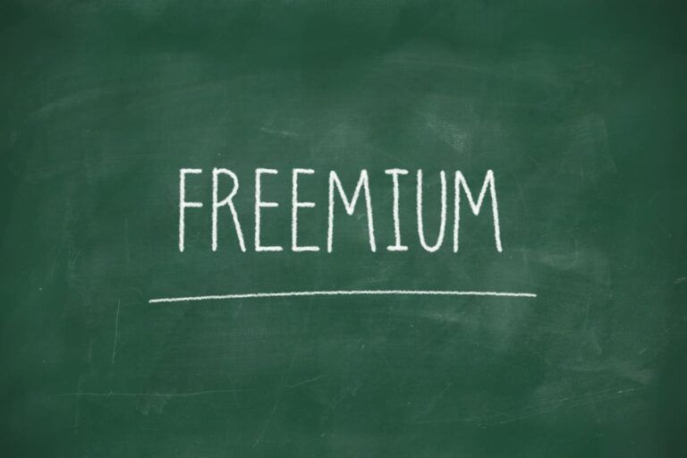 "Freemium" escrito em letras garrafais em um quadro