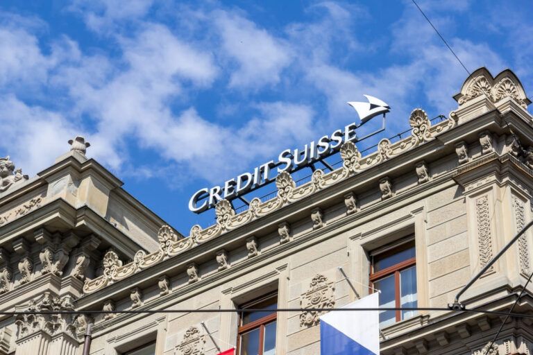 Credit Suisse, banco suíço, quebra e as ações aumentam após garantia de auxílio do BNC