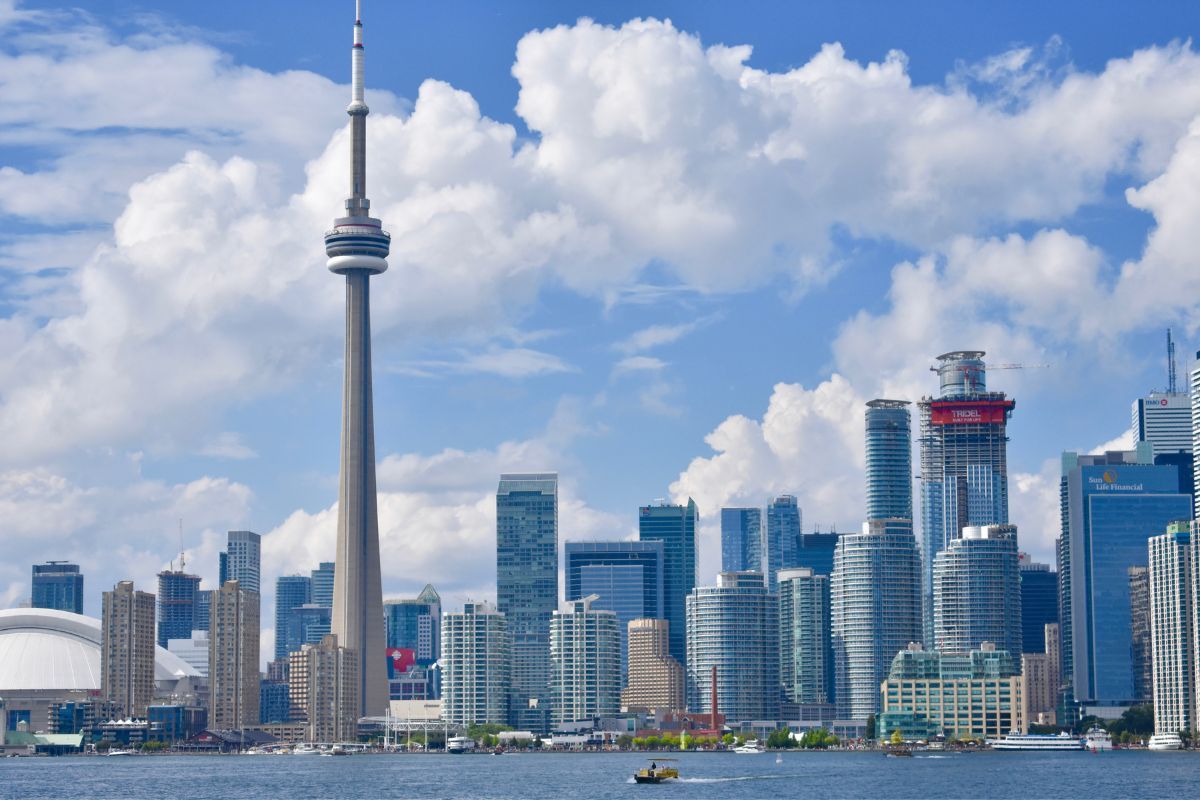 As leis trabalhistas no Canadá têm semelhanças com a brasileira.