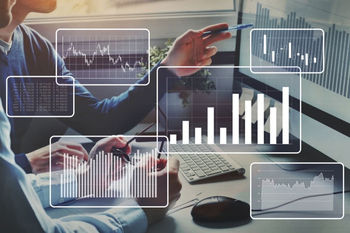 Pessoa fazendo análise com base em Big Data Analytics.