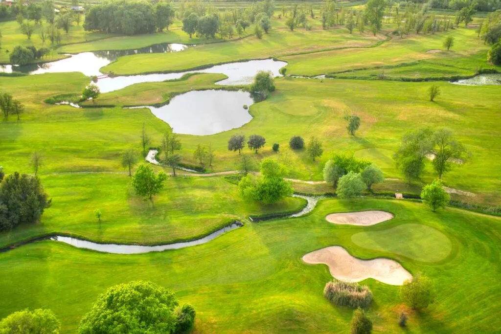 Visão aérea do campo golfe no Rio de Janeiro