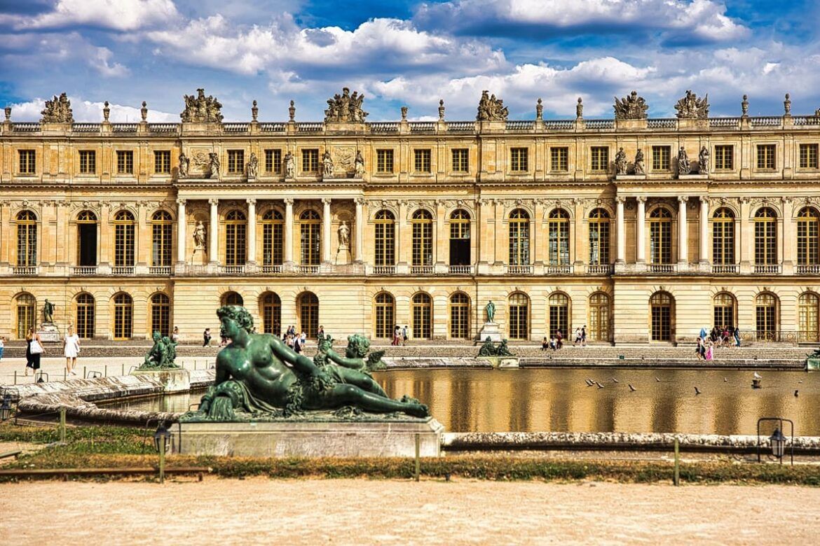 Palácio de Versalhes é um ponto turístico da França