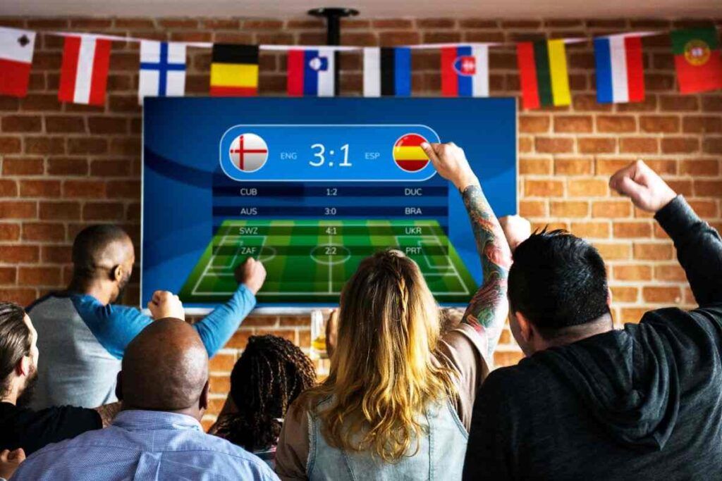 Torcedores de baseball assistindo às Olimpíadas em um bar de Miami.