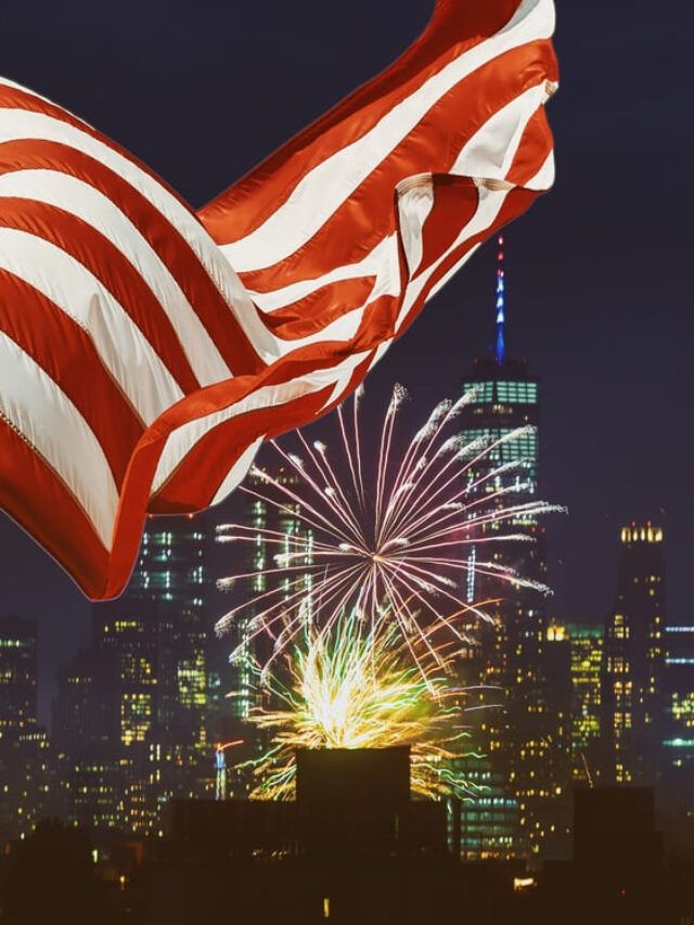 Bandeiras dos EUA na noite do Dia da independência de 4 de julho