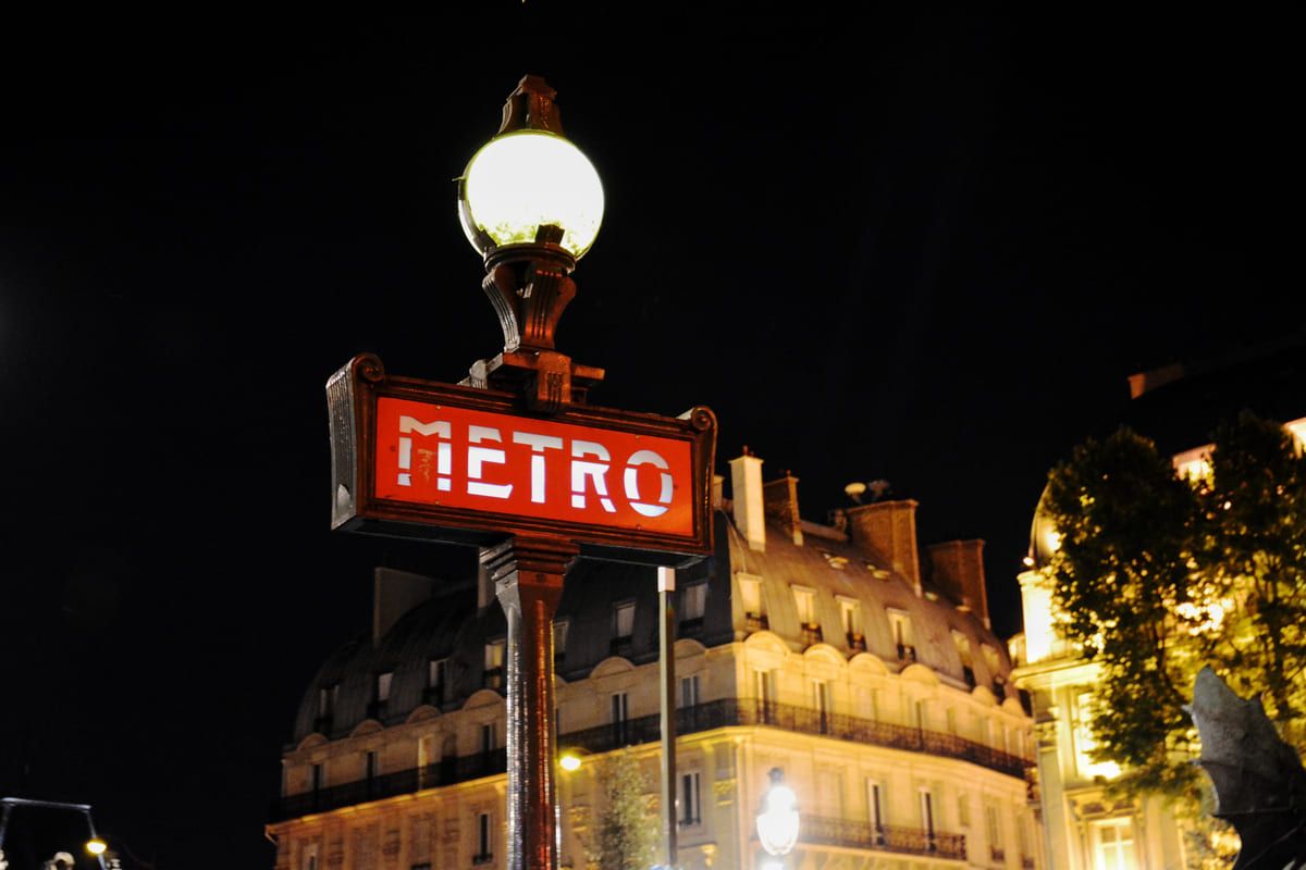 Placa de metrô em Paris