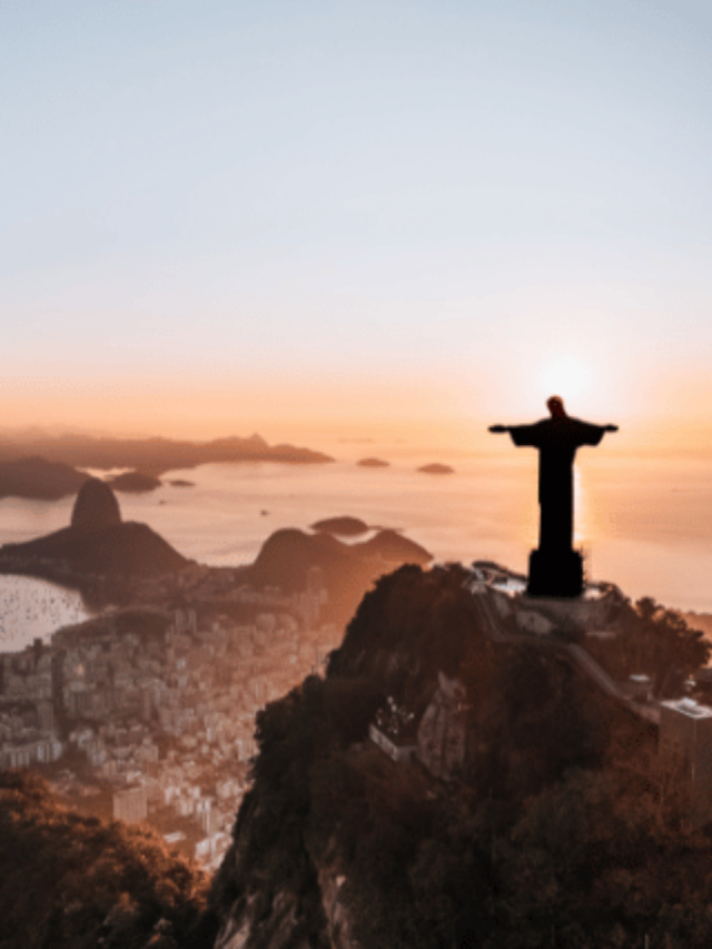 Vista aérea do Cristo Redentor no Rio de Janeiro, Brasil.