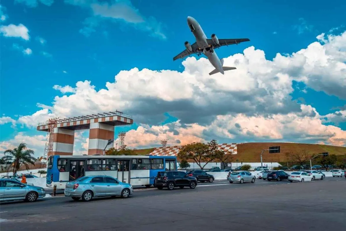 Avião decolando do Aeroporto de Congonhas