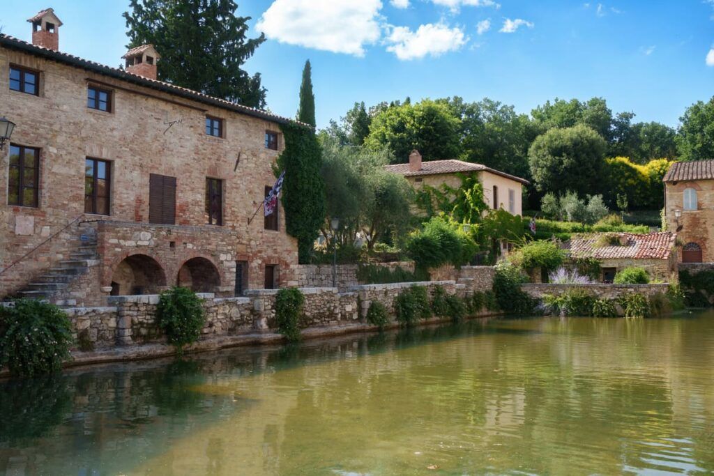 Águas do Bagno Vignoni em Toscana durante o dia