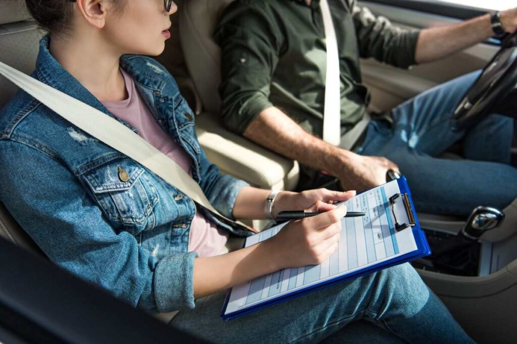 Teste de direção no carro. 