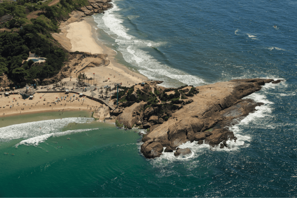 Pedra do Arpoador na região da Praia de Ipanema para turistas apreciarem o por do sol