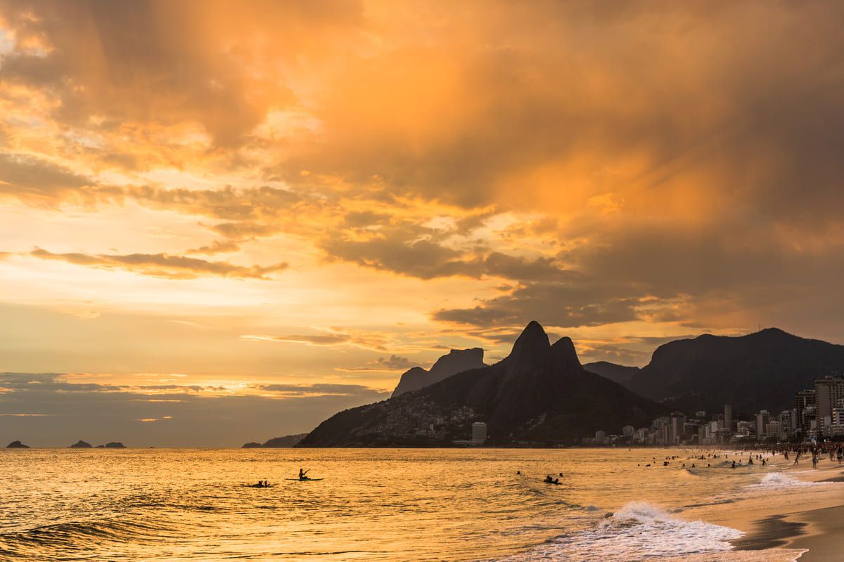 Vista do por do sol na Praia de Ipanema