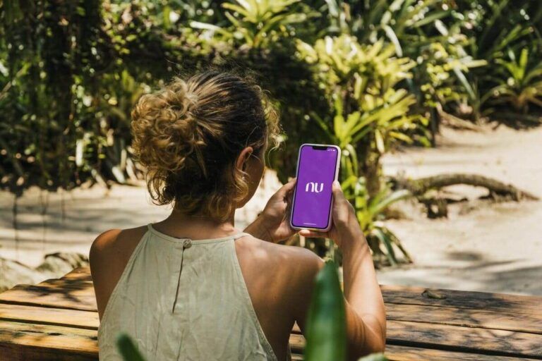 Nubank deve lançar operadora de telefonia; entenda