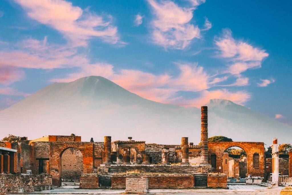 Monumentos da Cidade de Pompeia na Costa Almafitana