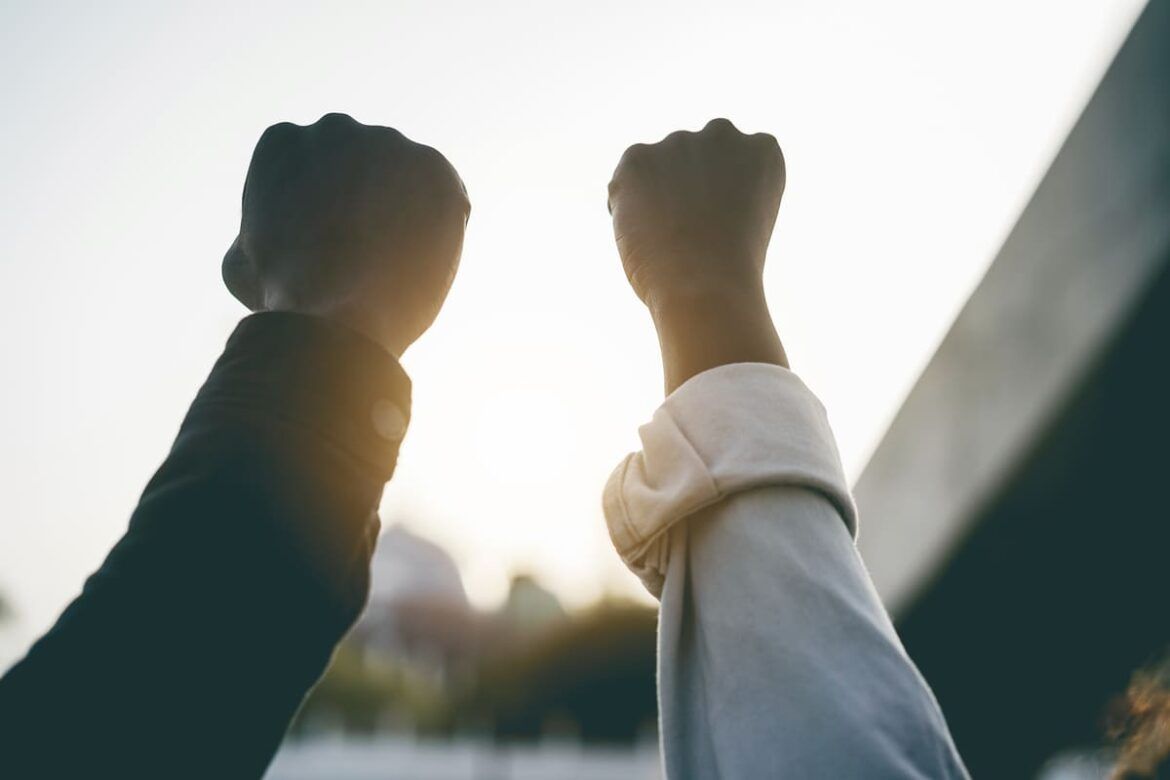 Pessoas pretas comemorando o Dia da Consciência Negra