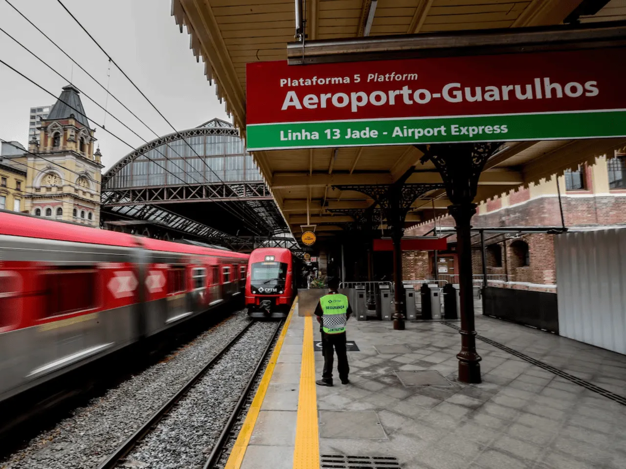 O Expresso Aeroporto mudou temporariamente seu trajeto e parte da Estação da Luz até o fim de abril.