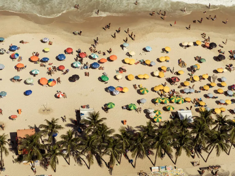 Com um território extenso e diverso, há diversos lugares para viajar no Brasil que vão de praias paradisíacas a cidades históricas, passando por paisagens incríveis e regiões de ecoturismo.